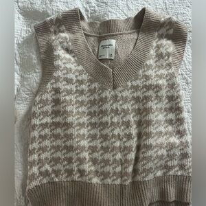 Abercrombie Houndstooth V neck sweater vest
